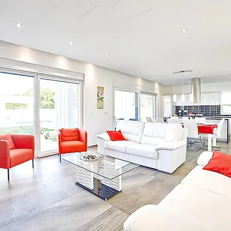 Splendid Holiday Homepula