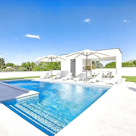 Splendid Holiday Homepula Tatil Evi Pula