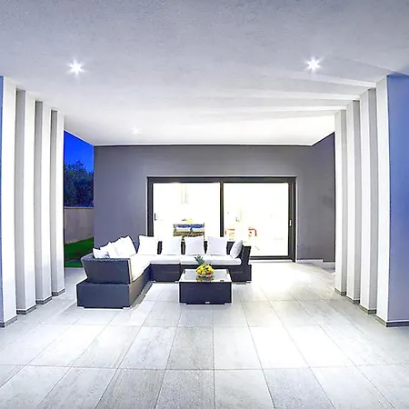 Splendid Holiday Homepula