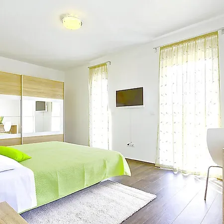 Splendid Holiday Homepula Pula