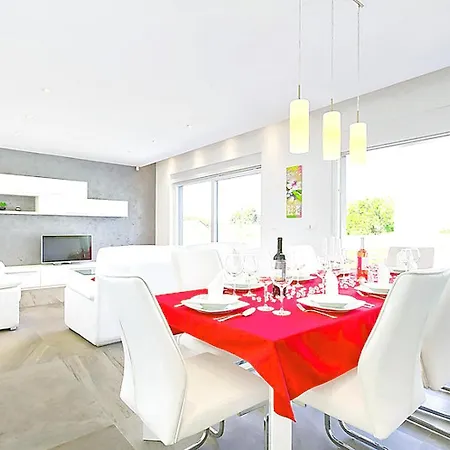 Splendid Holiday Homepula بيت للعطل