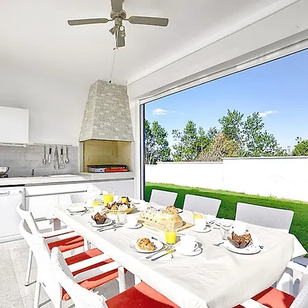 Splendid Holiday Homepula *