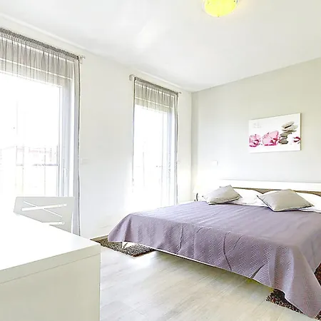 Splendid Holiday Homepula بيت للعطل بولا