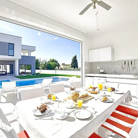 Splendid Holiday Homepula *