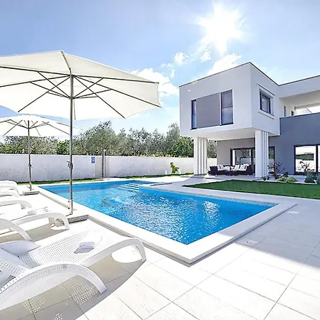 Splendid Holiday Homepula * بولا